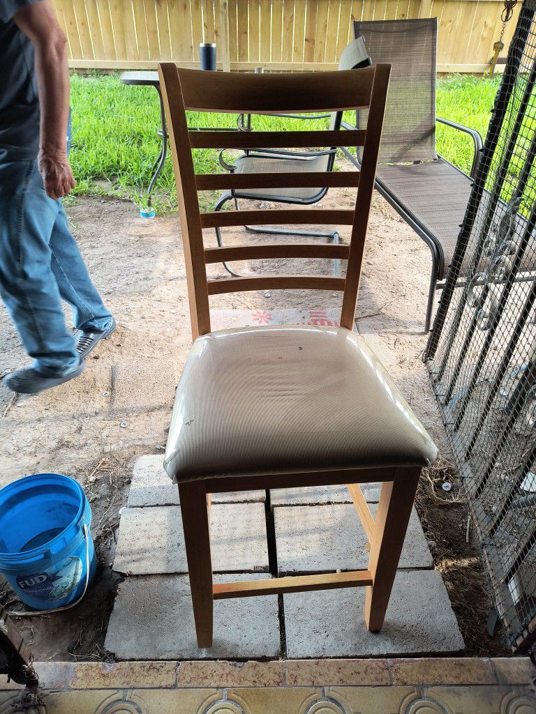 Nice Kitchen Chair Size 22 Height 16 Width $7