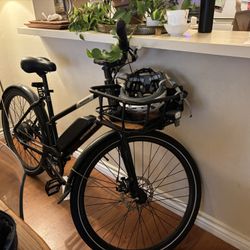 Radbikes black electric bike + basket