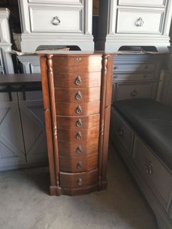 Jewelry box