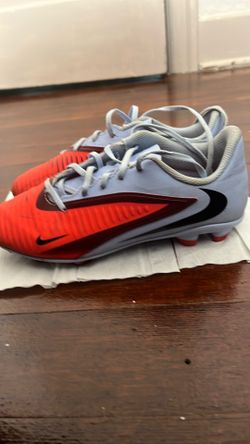 Nike phantom soccer cleats