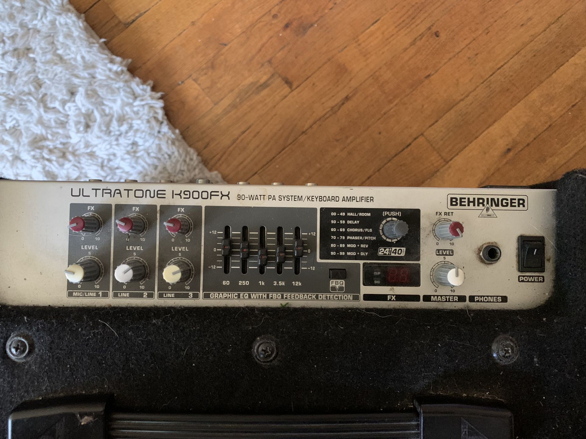 Behringer Ultratone K900FX 90 Watt PA System / Keyboard Amp for Sale in