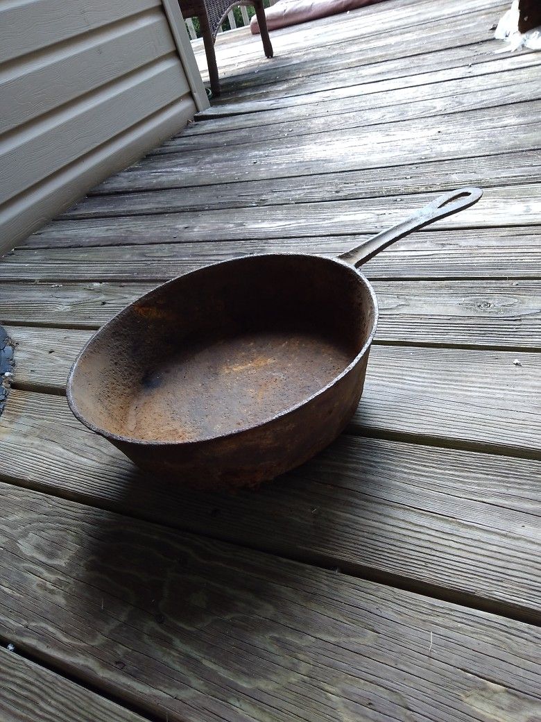 12 Inch Cast Iron. With. 3 Legs