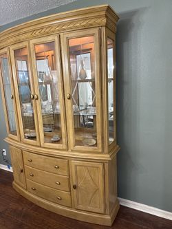 🍂 Light Maple China Cabinet & Matching Chest – Elegant Set
