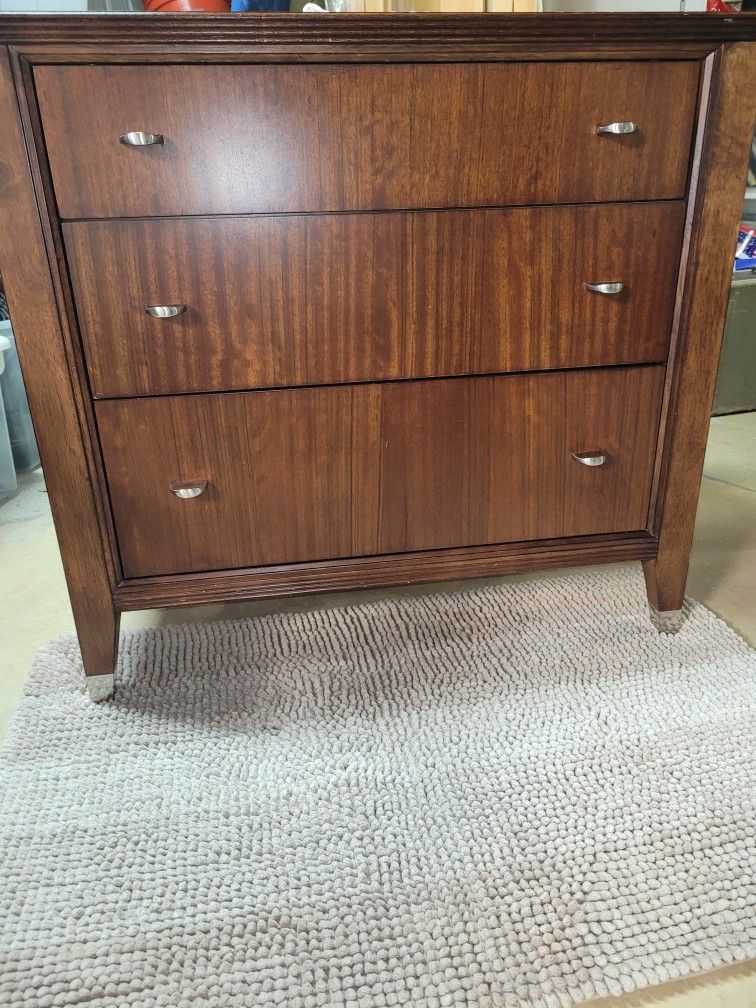 4 DRAWER CHEST 19x30 28tall