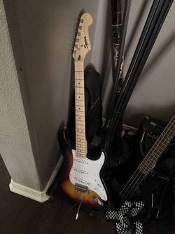 Squire Stratocaster In Sunburst 