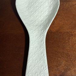 white patterned ceramic spoon rest $5 FIRM