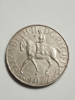 1977 Great Britain 5 Shillings Large Coin $15