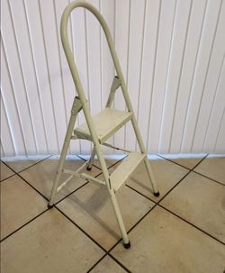 ❣️  White Steel Folding 2-Step Ladder with Hand Grip