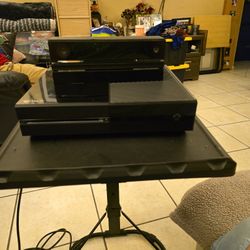XBOX ONE W/Kinect/6games/remote