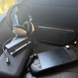 1tb oled Steam Deck W/ Alienware Tri Mode Wireless Headset, And Jsaux Cover And Dock 