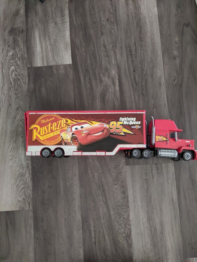 Disney Pixar Cars 3 Mack Portable Playcase