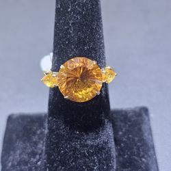 10kt YG Citrine Ring. (C-4) SIZE 6. ASK FOR RYAN. #(contact info removed)49