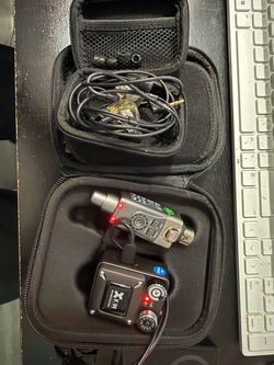 Xvive U4 Wireless In-ear Monitoring System with T9 Earphones
