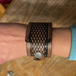 Brown Leather / Crisscross Belt Design Bracelet 