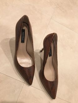 White House / Black Market Pumps