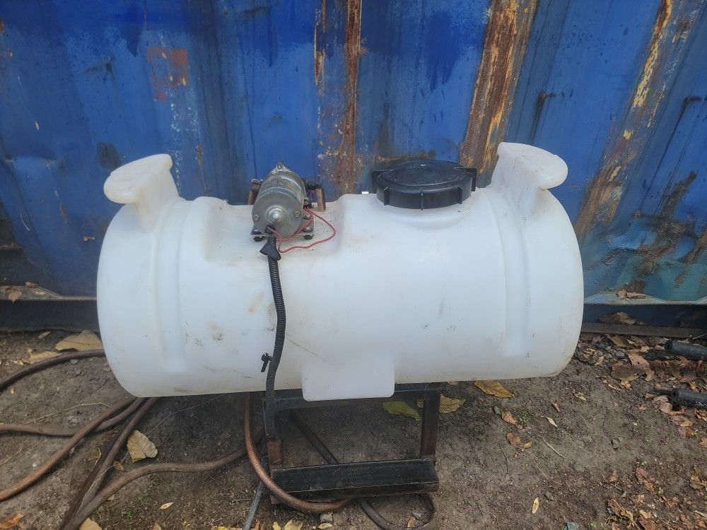 water spray tank with electric pump