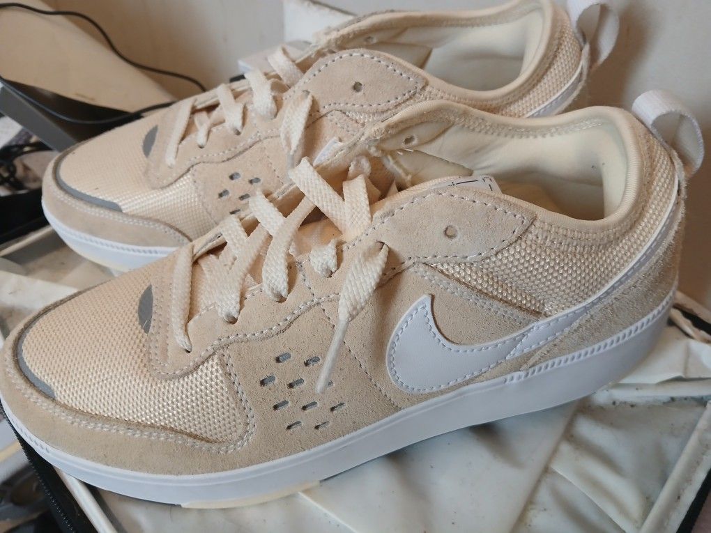 Nike Sand 5Y New