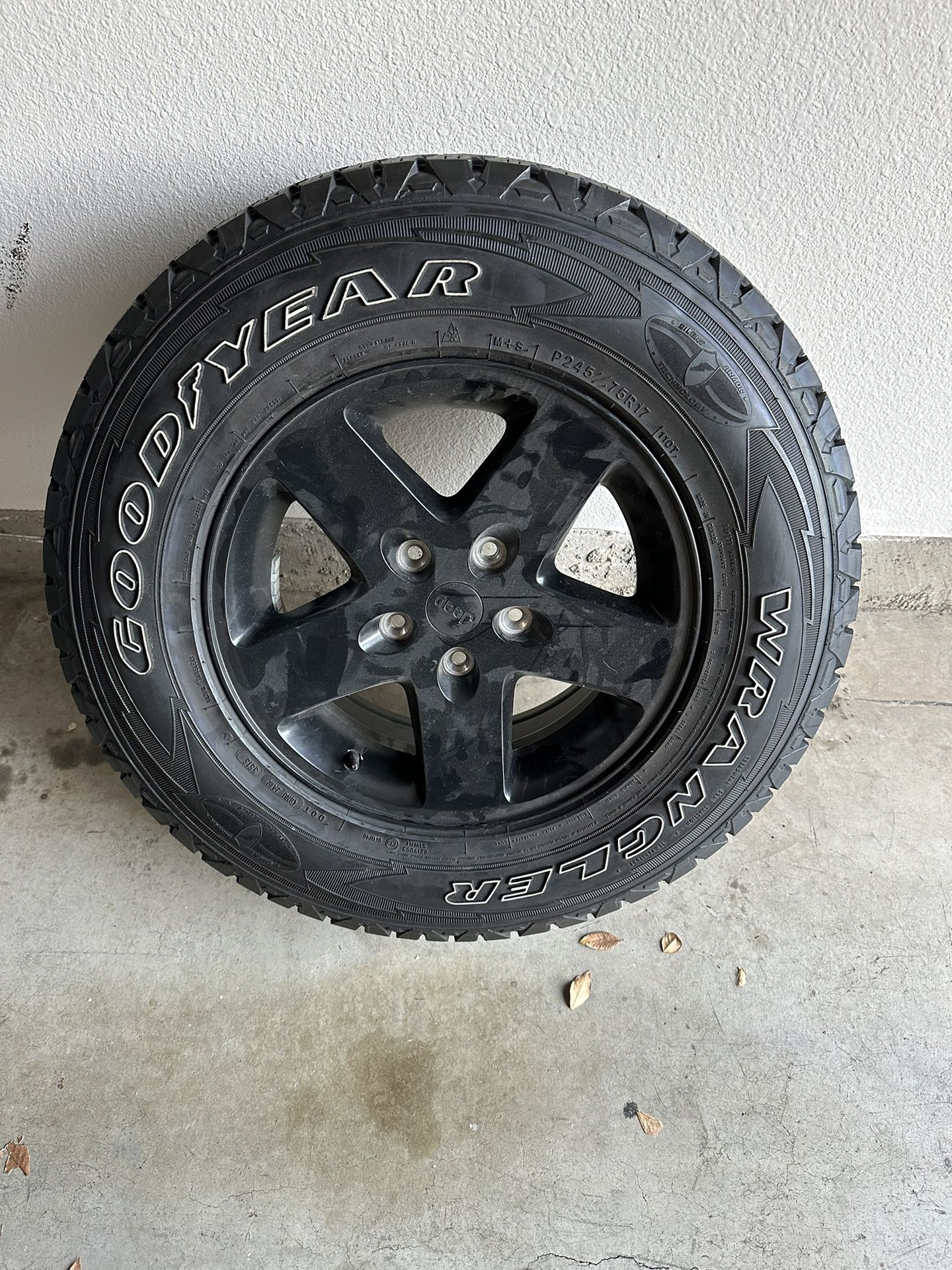 245-75-17 Jeep Wheel And Tire