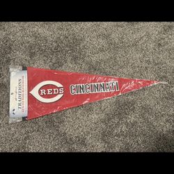 Cincinnati Reds Wool Blend Pennant Decor