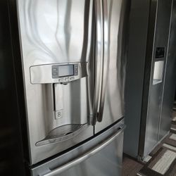 GE FRENCH DOOR REFRIGERATOR
