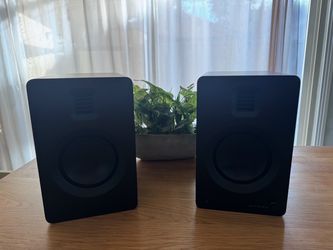 Kanto TUK Premium Powered Speakers - Like New