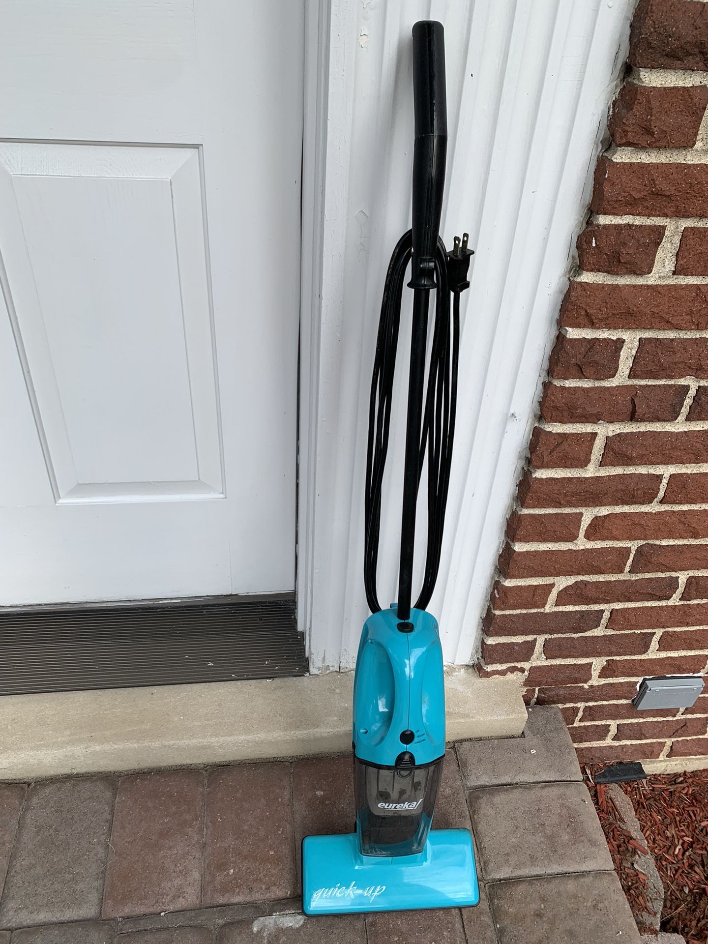 Eureka Quick-Up Portable Vacuum