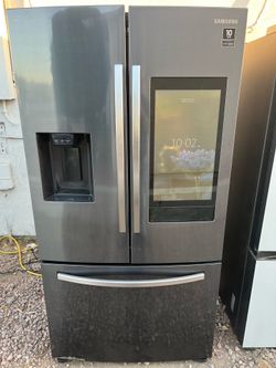 Samsung Black Stainless Steel Refrigerator with TV Hub