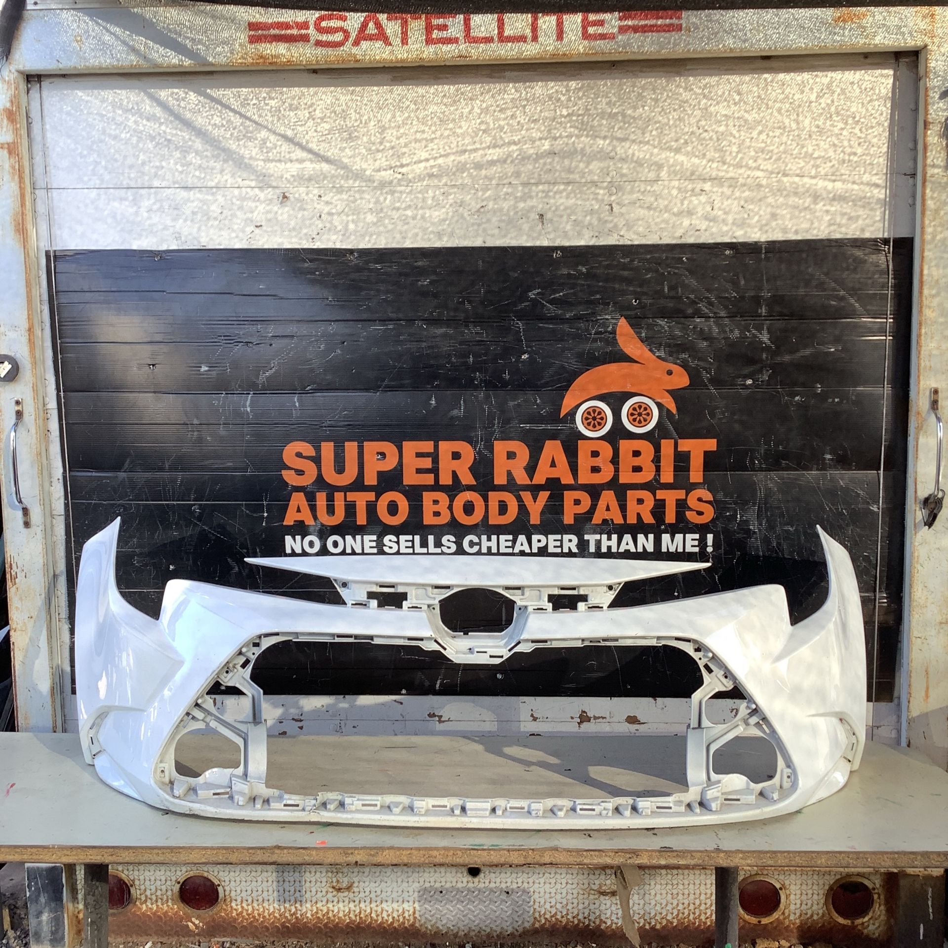2020 Corolla LE Bumper Front OEM 2024