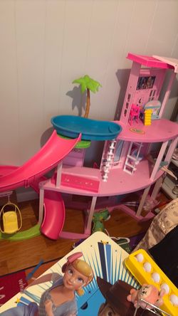 Selling Barbie house Selling Barbie house