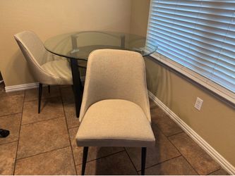 Glass dining table WITH 3 chairs NEED GONE NOW