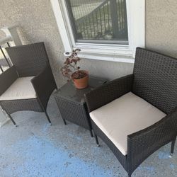 Front Porch Chairs And Table 