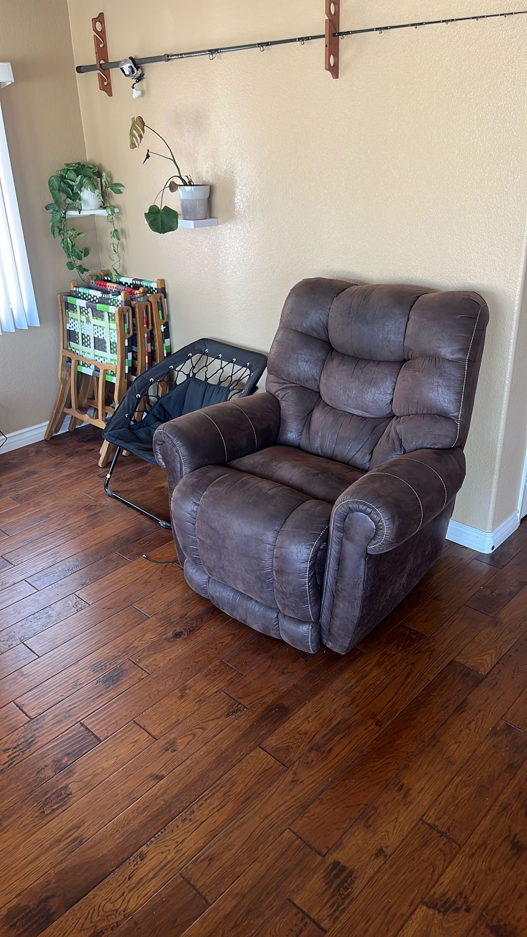 FREE furniture Recliner Chairs