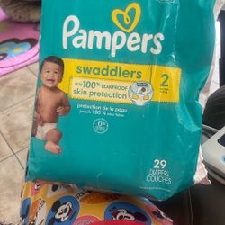 PAMPERS Swaddles  SIZE 2  New  29 COUNT  