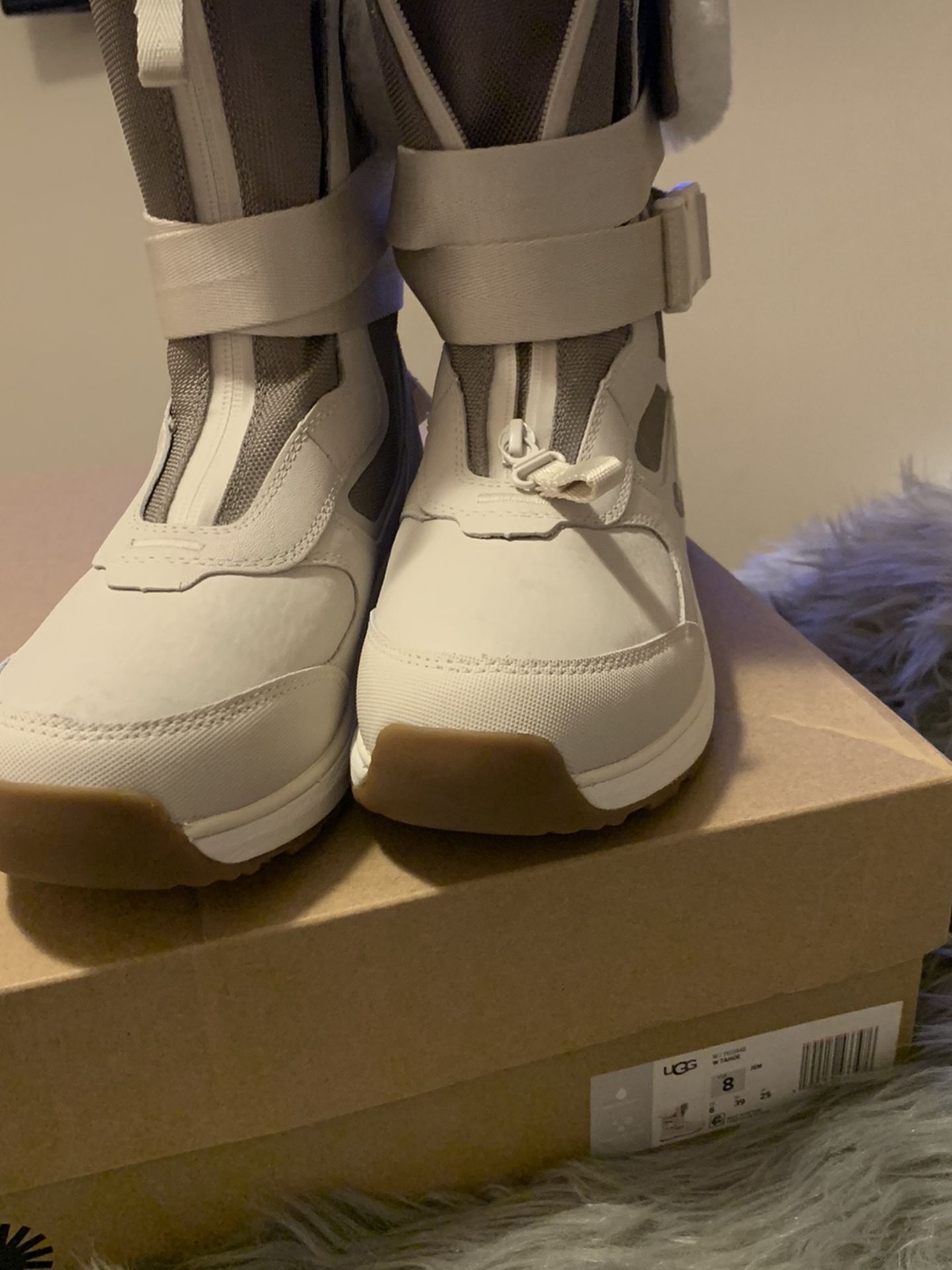 UGG Plush Boot Sz 8