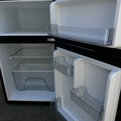 Mini Fridge With Freezer 