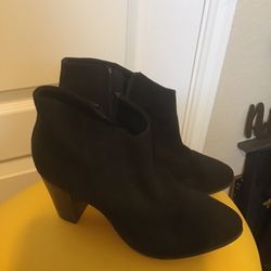 Womens Old Navy Black Heeled Velvety Boots Sz 7, Great Shape 