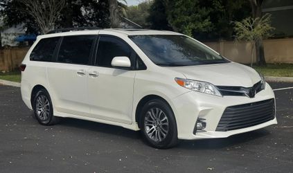 You Work You Drive Super Clean Toyota Sienna XLE , leather Sunroof