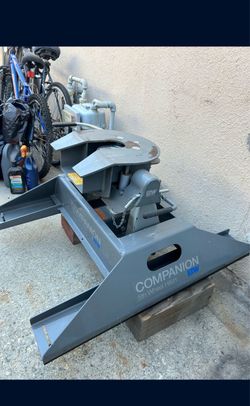 B&w fifth wheel hitch