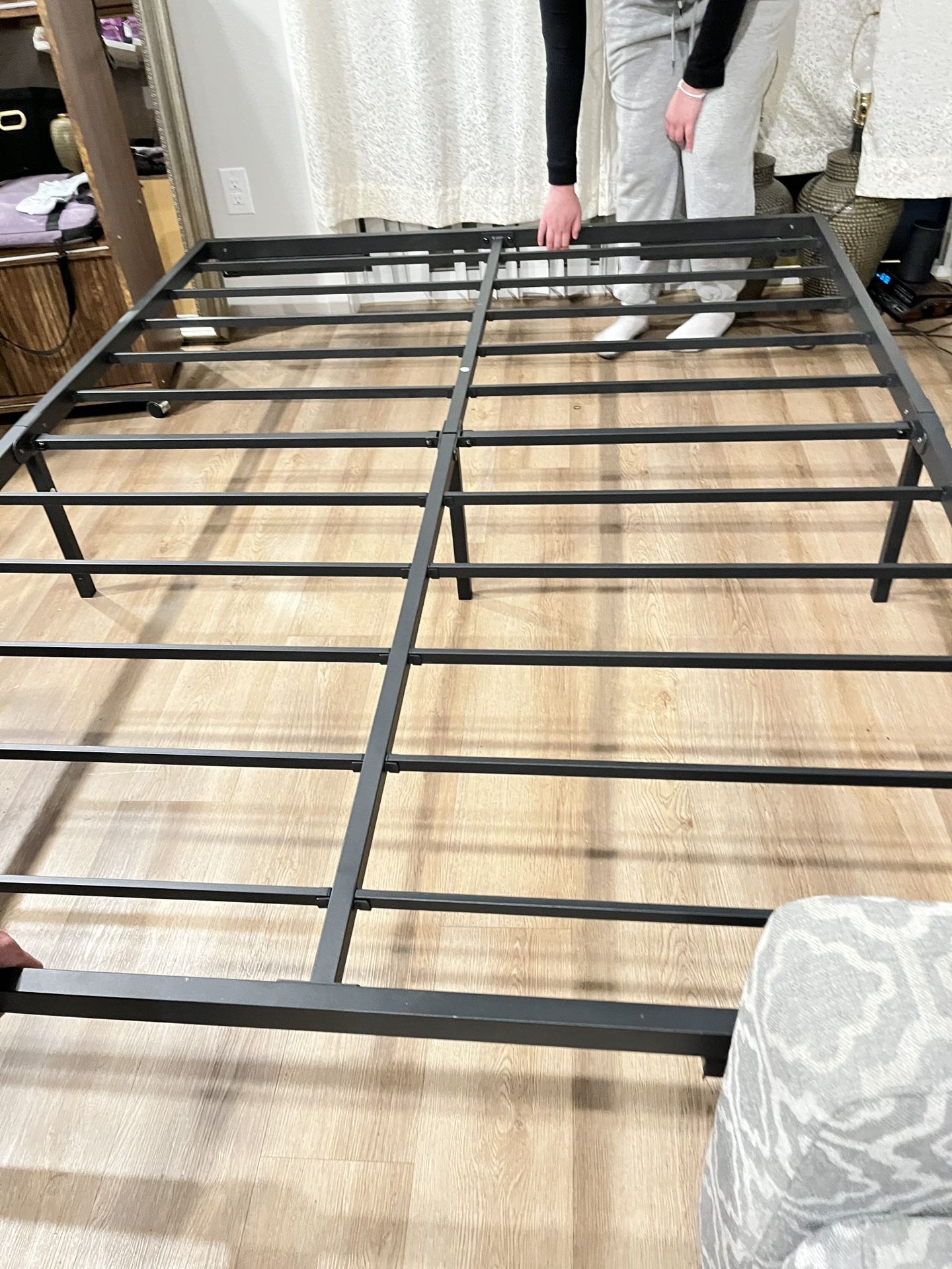 SimenMax Heavy Duty Queen Bed Frame