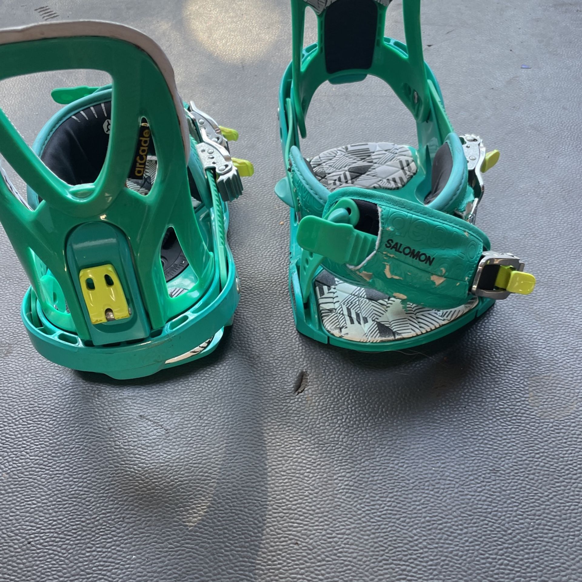 Snowboard Bindings Salomon Arcade Size S M for Sale in Huntington Beach CA OfferUp