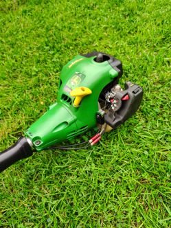 John Deere gas trimmer