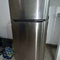 Fridgidaire Refrigerator 