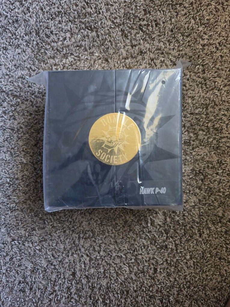 Mezco 1 12 Rumble Society Hawk P 40