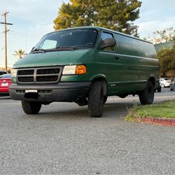 2001 Dodge Ram Van