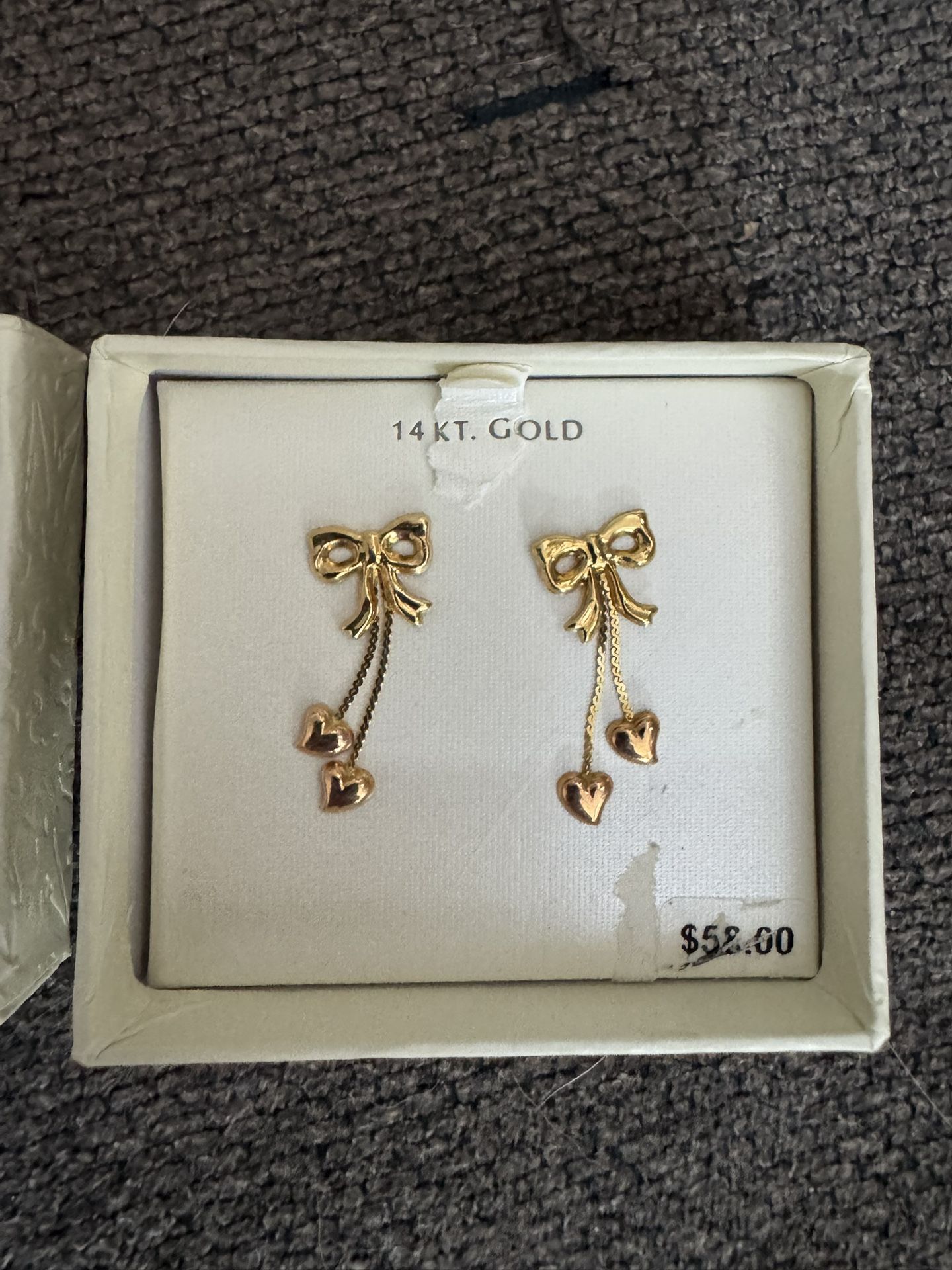 Elegant 14K gold earrings