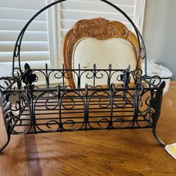 SouthenLiving At Home Centerpiece Black Metal