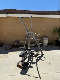 plate loaded iso lat pulldown machine