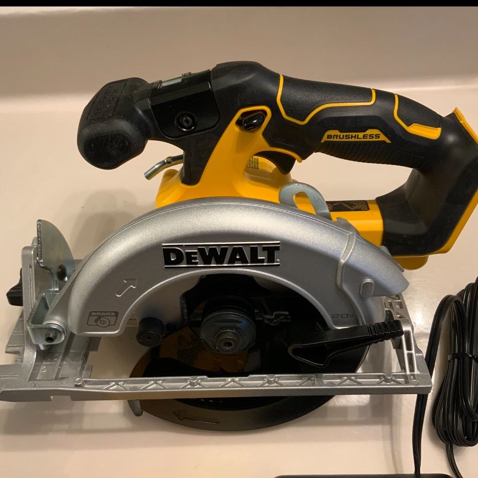 DEWALT 20V MAX Cordless Brushless 6-1/2 in. Sidewinder Style Circular Saw (Tool Only)
