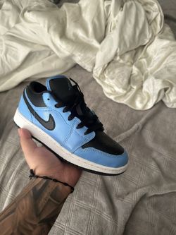 Air Jordan Low 1s University