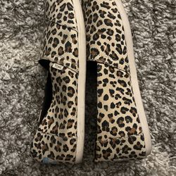 Women TOMS In Size 9 1/2